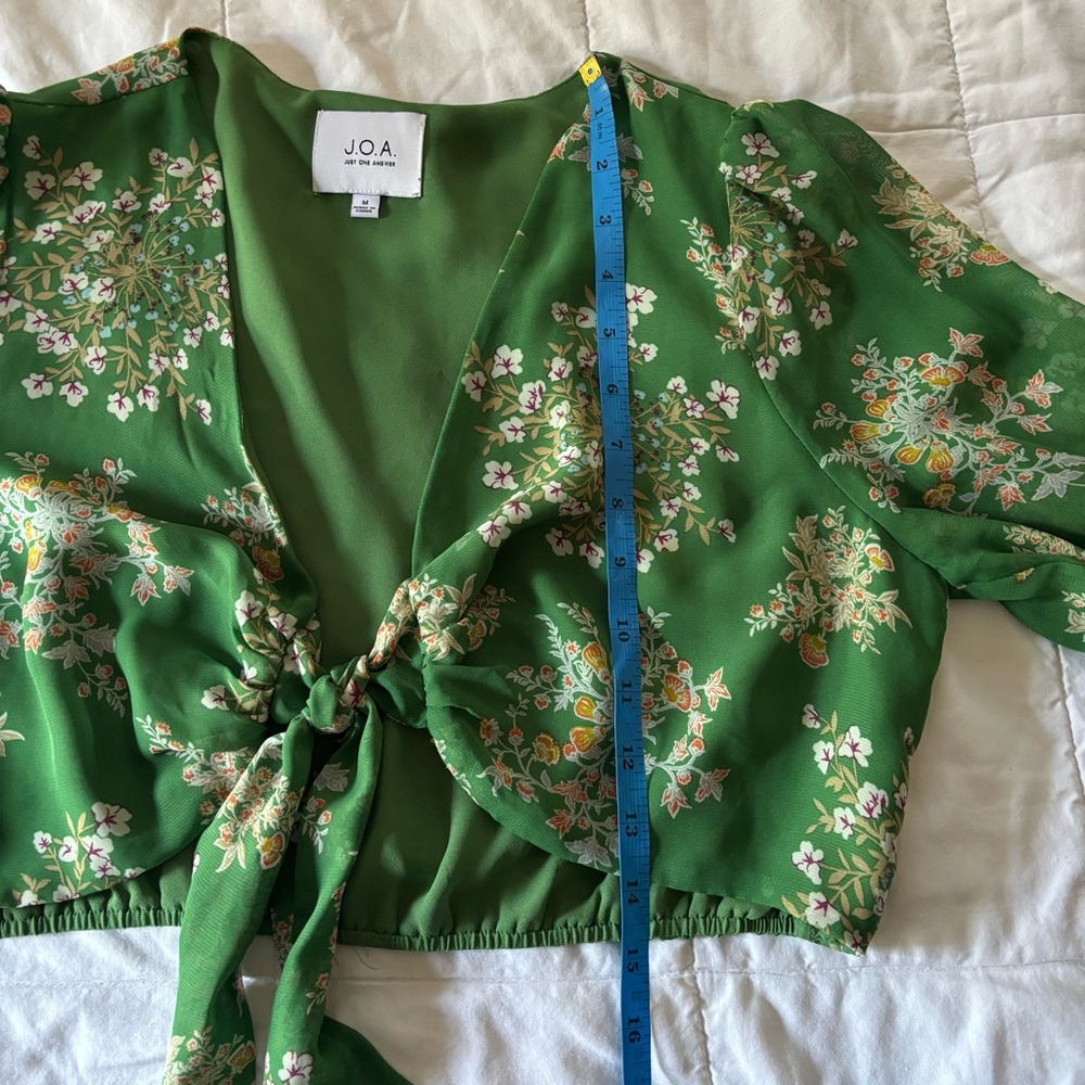 Floral Green Tie-Front Blouse - Picture 11 of 12
